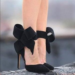 ✨BLACK SUEDE FOUR SEASONS BOW WOMANS SHOE *NWT*✨
